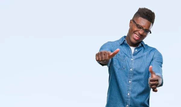 Jonge Afro Amerikaanse Man Geïsoleerde Achtergrond Goed Keuren Doen Positief — Stockfoto