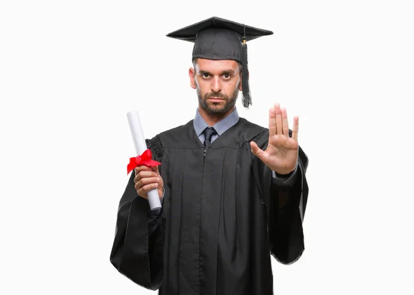 Jovem Bonito Graduado Homem Segurando Grau Sobre Fundo Isolado Com — Fotografia de Stock