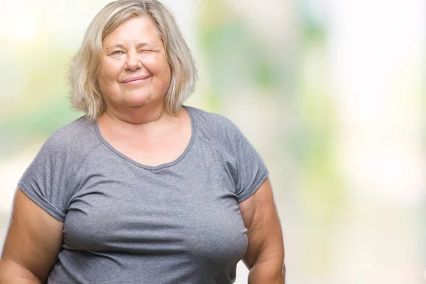 Senior Grootte Kaukasische Vrouw Geïsoleerd Achtergrond Winking Kijken Naar Camera — Stockfoto