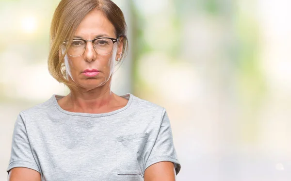 Mujer Hispana Mediana Edad Con Gafas Sobre Fondo Aislado Escéptica — Foto de Stock