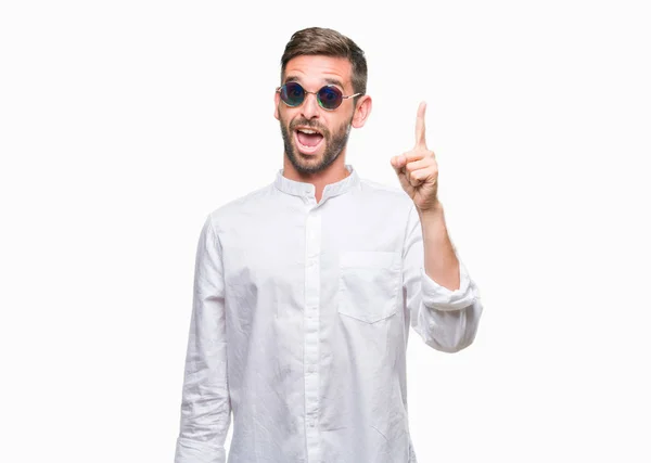 Joven Hombre Guapo Con Gafas Sobre Fondo Aislado Apuntando Con — Foto de Stock