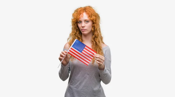 Joven Pelirroja Sosteniendo Bandera Los Estados Unidos América Con Una —  Fotos de Stock