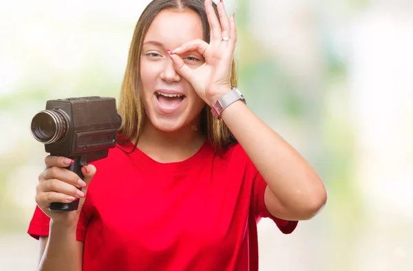 Joven Hermosa Mujer Caucásica Filmación Utilizando Cámara Vídeo Vintage Sobre — Foto de Stock