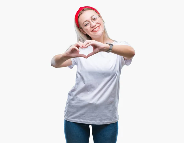 Młoda Blondynka Okularach Białym Tle Uśmiechający Się Miłość Serce Symbol — Zdjęcie stockowe