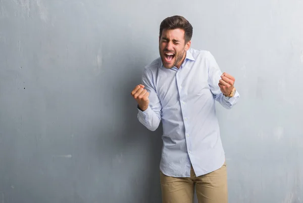 Handsome Young Business Man Grey Grunge Wall Wearing Elegant Shirt — Stock Photo, Image