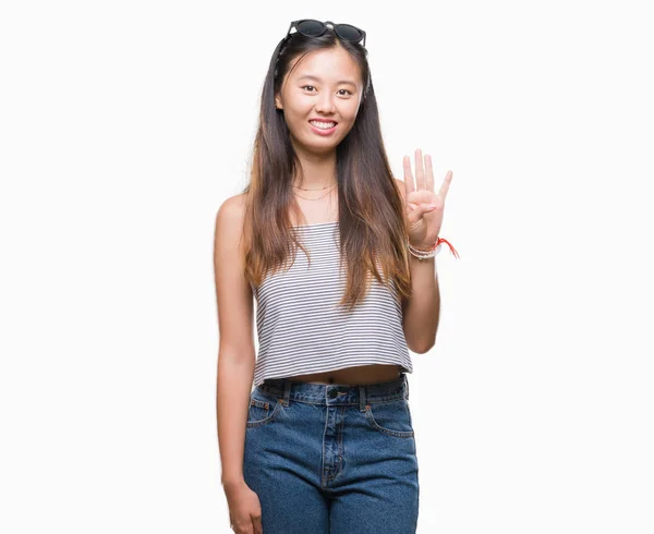 Junge Asiatische Frau Mit Sonnenbrille Über Isoliertem Hintergrund Zeigt Und — Stockfoto