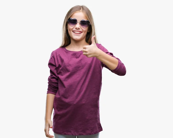Junges Schönes Mädchen Mit Sonnenbrille Über Isoliertem Hintergrund Macht Glückliche — Stockfoto