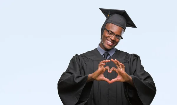 Joven Hombre Afroamericano Graduado Sobre Fondo Aislado Sonriendo Amor Mostrando — Foto de Stock