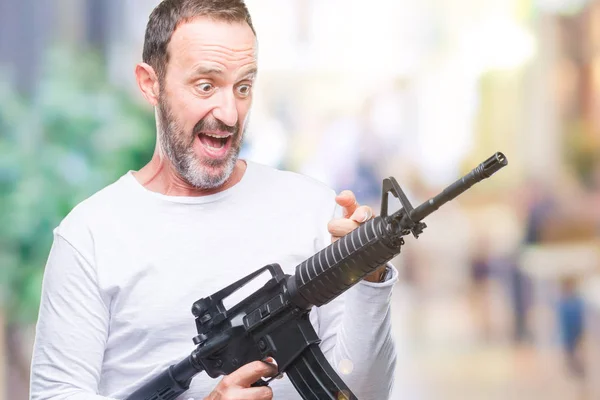 Senioren Mittleren Alters Hoary Verbrecher Mit Waffe Über Isoliertem Hintergrund — Stockfoto