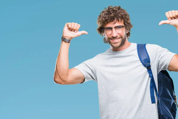 Hombre Estudiante Hispano Guapo Usando Mochila Gafas Sobre Fondo Aislado —  Fotos de Stock