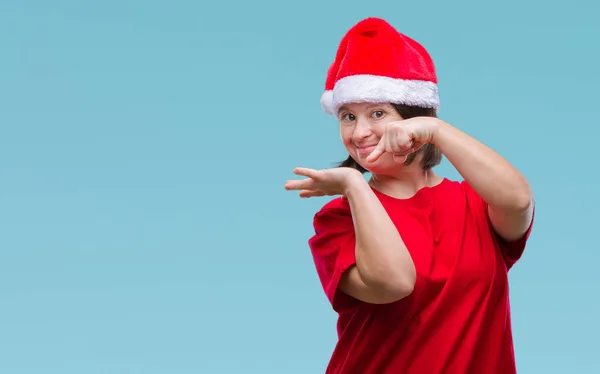 Mujer Adulta Joven Con Síndrome Con Sombrero Navidad Sobre Fondo — Foto de Stock