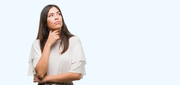 Young Beautiful Hispanic Woman Serious Face Thinking Question Very Confused — Stock Photo, Image