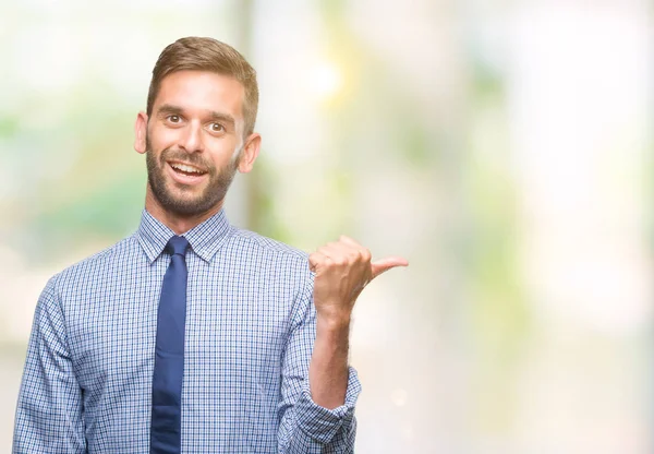 Joven Hombre Negocios Guapo Sobre Fondo Aislado Sonriendo Con Cara — Foto de Stock