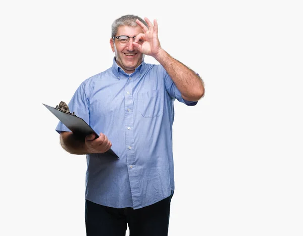 Guapo Inspector Senior Hombre Sujetando Portapapeles Sobre Fondo Aislado Con —  Fotos de Stock