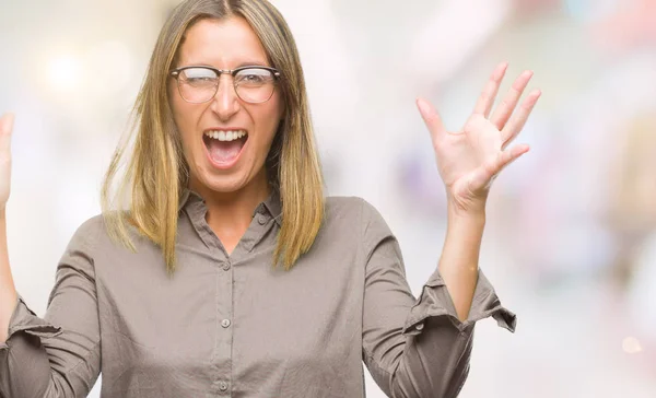 Junge Schöne Frau Über Isolierten Hintergrund Feiert Verrückt Und Erstaunt — Stockfoto