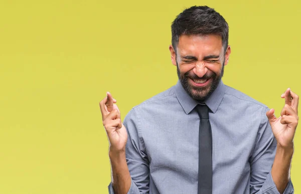 Hombre Negocios Hispano Adulto Sobre Fondo Aislado Sonriendo Cruzando Los — Foto de Stock