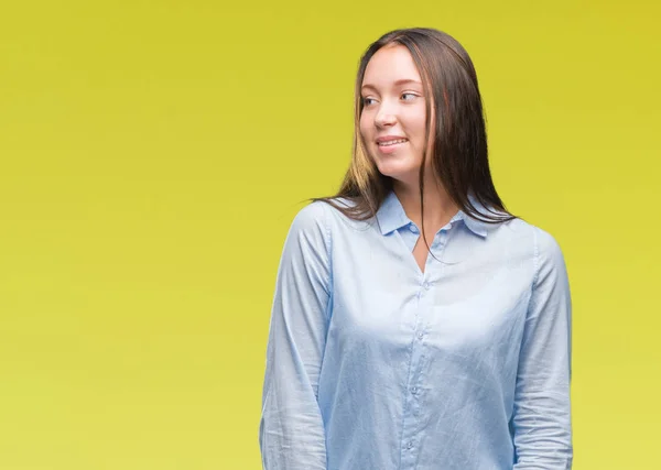 Jonge Kaukasische Mooie Vrouw Geïsoleerde Achtergrond Zoek Weg Aan Kant — Stockfoto