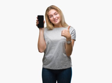 İzole arka plan üzerinde ekran akıllı telefon ok işareti, başparmak ile parmak, mükemmel işareti yapıyor kocaman bir gülümseme ile mutlu gösteren genç kafkas kadın