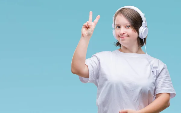 Mujer Adulta Joven Con Síndrome Con Auriculares Sobre Fondo Aislado — Foto de Stock