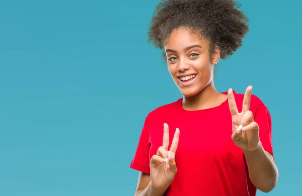 Jovem Afro Americana Sobre Fundo Isolado Sorrindo Olhando Para Câmera — Fotografia de Stock