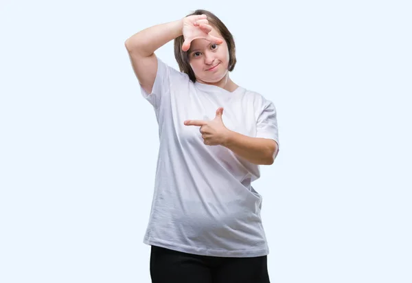 Giovane Donna Adulta Con Sindrome Sfondo Isolato Sorridente Facendo Cornice — Foto Stock