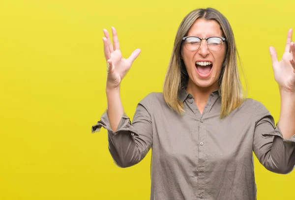 Junge Schöne Frau Mit Isoliertem Hintergrund Die Verrückt Und Verrückt — Stockfoto