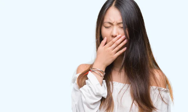 Jeune Femme Asiatique Sur Fond Isolé Ennuyé Bâillement Fatigué Couvrant — Photo