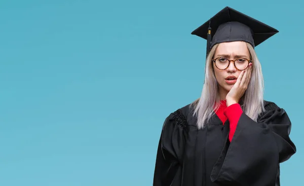 Junge Blonde Frau Uniform Über Isoliertem Hintergrund Berühren Mund Mit — Stockfoto