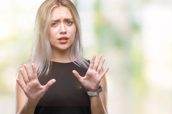 Jonge Blonde Vrouw Geïsoleerde Achtergrond Bang Doodsbang Met Angst Expressie — Stockfoto