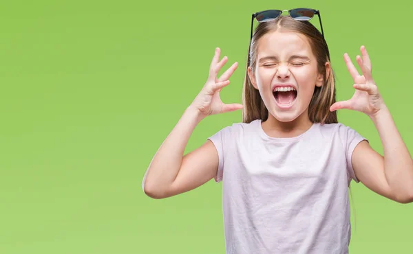 Joven Chica Hermosa Con Gafas Sol Sobre Fondo Aislado Celebrando — Foto de Stock