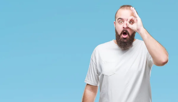 Joven Hombre Hipster Caucásico Que Lleva Una Camiseta Casual Sobre —  Fotos de Stock