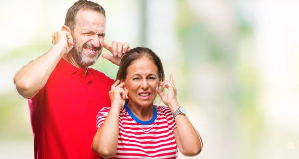 Middelbare Leeftijd Hispanic Paar Verliefd Geïsoleerde Achtergrond Die Betrekking Hebben — Stockfoto