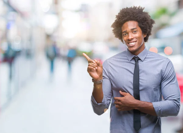 Homem Negócios Afro Americano Sobre Fundo Isolado Com Grande Sorriso — Fotografia de Stock