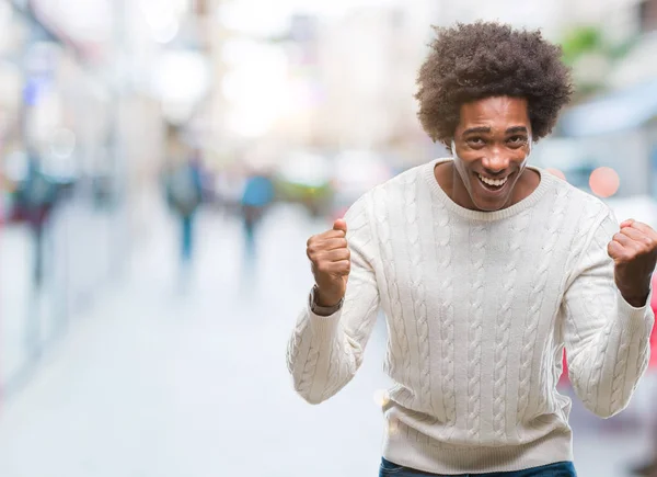 Hombre Negro Afroamericano Feliz Celebrando Muy Emocionado Confiado —  Fotos de Stock