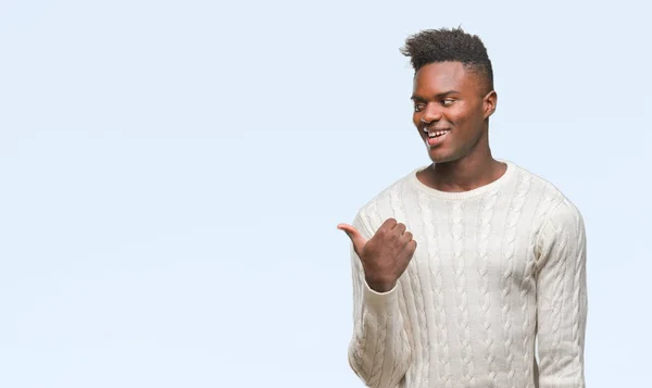 Jovem Afro Americano Sobre Fundo Isolado Sorrindo Com Rosto Feliz — Fotografia de Stock