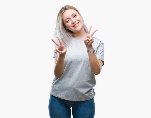 Young Blonde Woman Isolated Background Smiling Looking Camera Showing Fingers — Stock Photo, Image