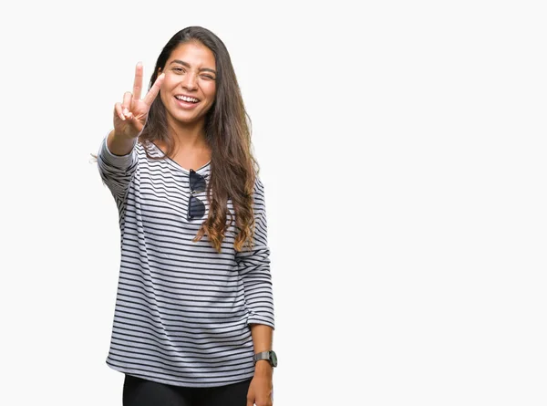 Genç Güzel Arap Kadın Mutlu Yüz Zafer Işareti Yaparken Kameraya — Stok fotoğraf
