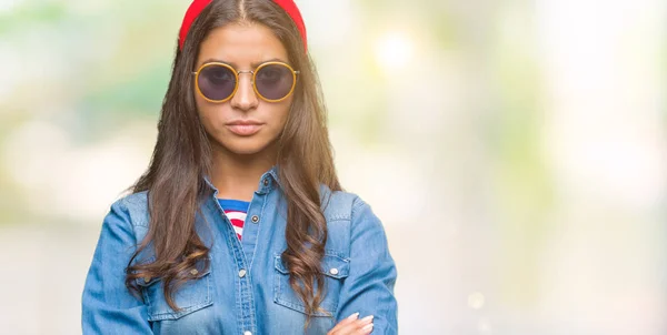 Joven Mujer Árabe Hermosa Con Gafas Sol Sobre Fondo Aislado —  Fotos de Stock