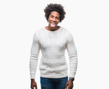 Dilini izole arka plan üzerinde Afro Amerikalı adam out komik ifade ile mutlu. Duygu kavramı.