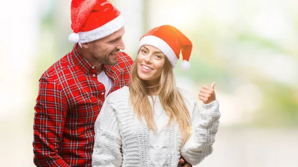 Giovane Coppia Innamorata Indossa Cappello Natale Sfondo Isolato Sorridente Con — Foto Stock