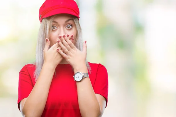 Junge Blonde Frau Mit Rotem Hut Über Isoliertem Hintergrund Schockiert — Stockfoto