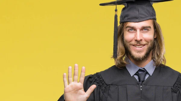 Jovem Bonito Graduado Homem Com Cabelos Longos Sobre Fundo Isolado — Fotografia de Stock