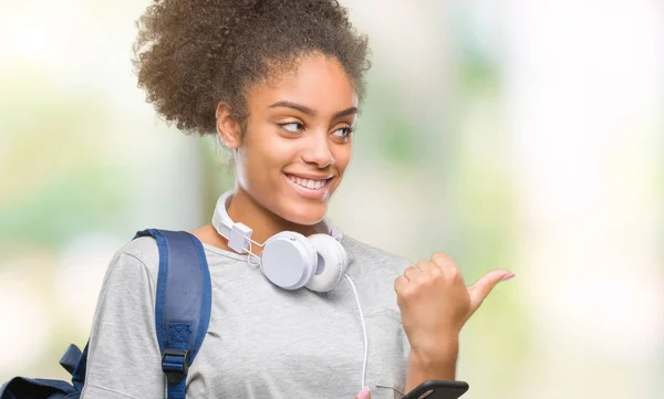 Jovem Bela Estudante Afro Americana Segurando Mochila Sobre Fundo Isolado — Fotografia de Stock