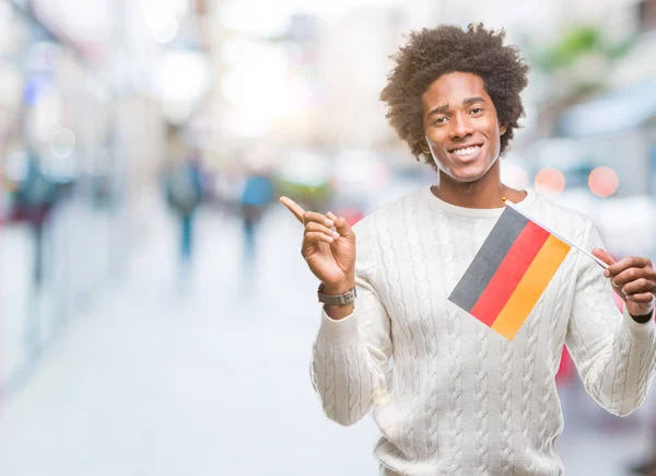 Bandera Hombre Afroamericano Alemania Sobre Fondo Aislado Muy Feliz Señalando — Foto de Stock