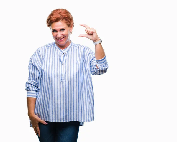 Atrractive Üst Düzey Beyaz Kızıl Saçlı Kadın Izole Arka Plan — Stok fotoğraf