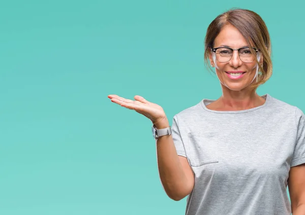 Mujer Hispana Mayor Mediana Edad Con Gafas Sobre Fondo Aislado —  Fotos de Stock