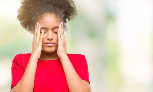 Unga Afro Amerikansk Kvinna Över Isolerade Bakgrund Med Handen Huvudet — Stockfoto