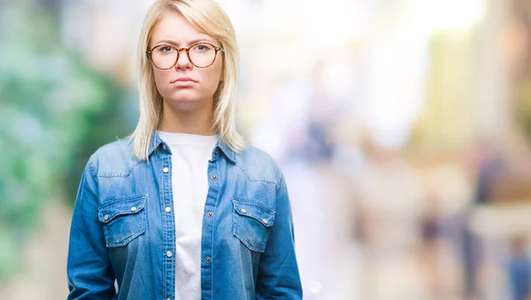Unga Vackra Blonda Kvinnan Bär Glasögon Över Isolerade Bakgrund Skeptiker — Stockfoto