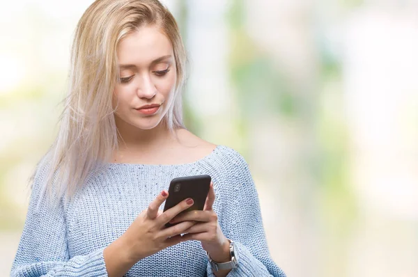 Giovane Donna Bionda Che Invia Messaggi Testo Utilizzando Smartphone Sfondo — Foto Stock