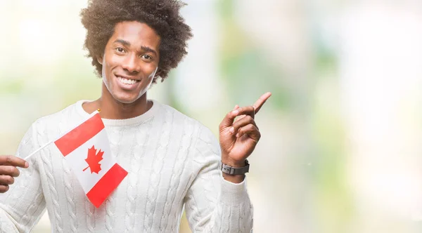 Afro Americano Uomo Bandiera Del Canada Sfondo Isolato Molto Felice — Foto Stock